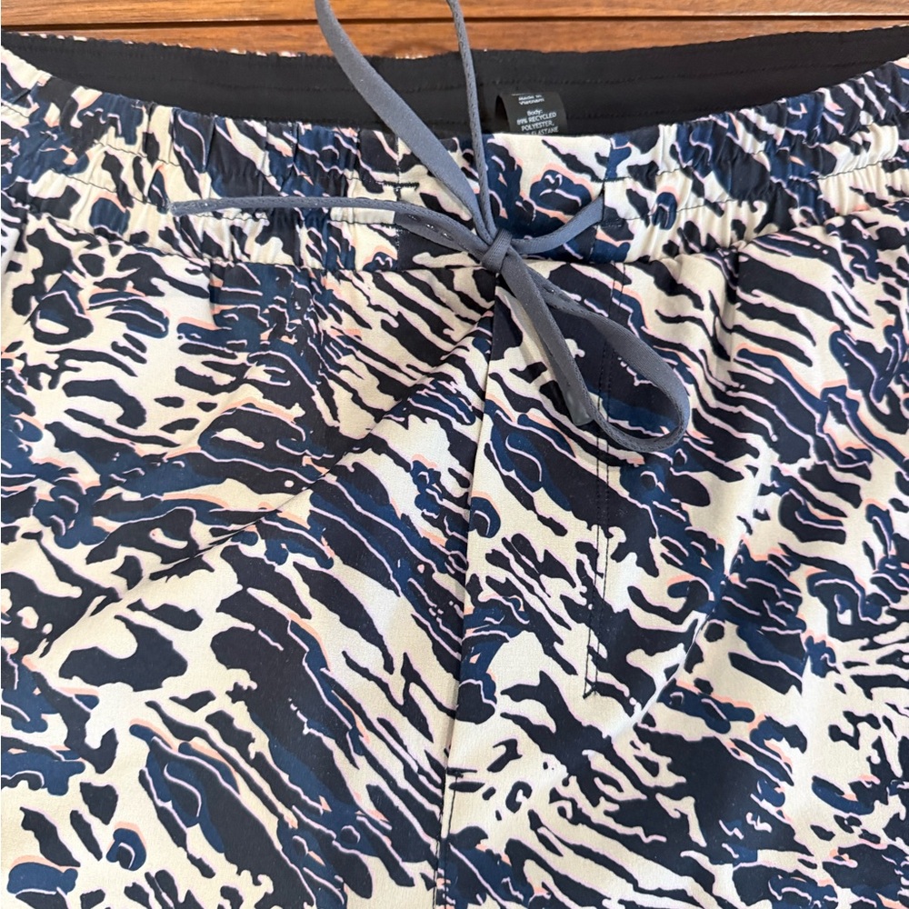 Lululemon Active Tennis/Pool Short 7” Lined Waves Abstract Men’s Large LM7AYUS